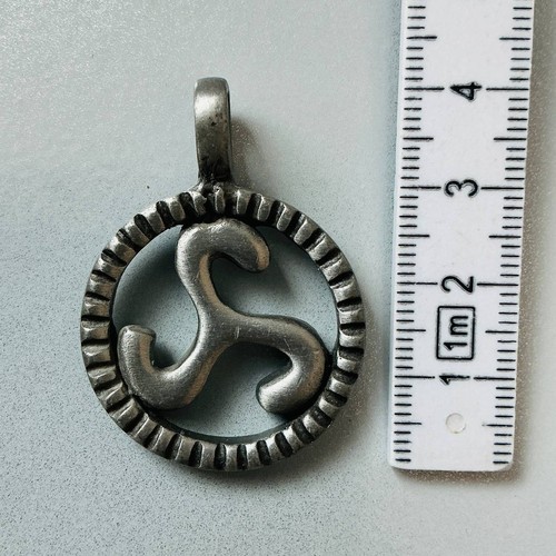 Triskelion keltischer schmuck - keltischer,