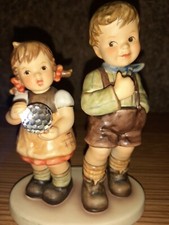 Goebel Hummelfigur " Sie hat