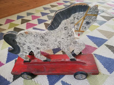 Antikes Pferd Rollentier