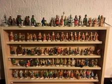 antike handgeschitzte Figuren