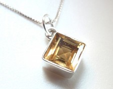 Sehr kleiner facettierter