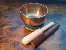 handgefertigte Klangschale aus