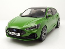Ford Focus ST 2022 grün metallic Modellauto 1:18 MCG