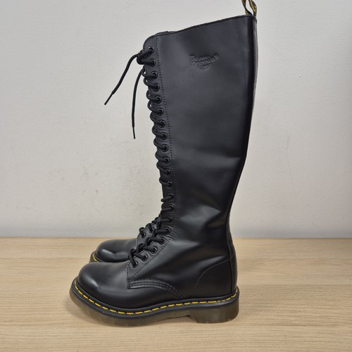 Martens 1420 20 - , löcher