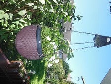 Blumenampel in Rattanoptik mit Solarläuchte