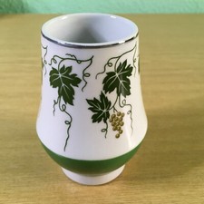Blumenvase Porzellan Vase Durchmesser 5 cm hoch 10,5 cm Trauben Motiv Silberrand