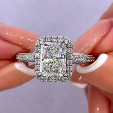 2.4TCW Strahlender Moissanit