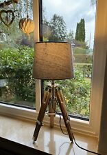 Dekorative Tischleuchte STATIV