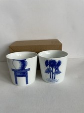 Zwei kleine Porzellantassen /