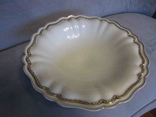 EDLE SCHALE FÜR OBST AUS