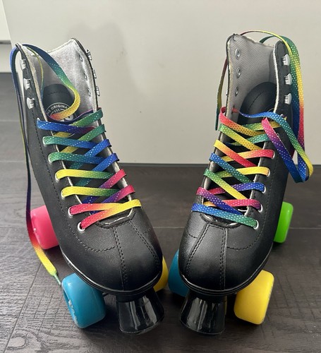 Rollschuhe schwarz mit - , bunten