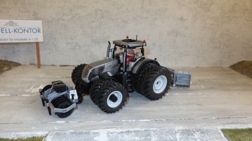 Siku 3281 valtra s352 - 1:32,,