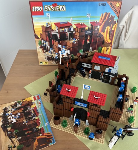 Lego western 6769 fort - lego,