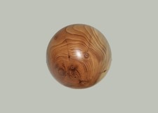 Kugel aus Holz (Eibe)