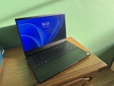 ?Razer Blade 15 144HZ (512GB + 2TB SSD, Intel i7-10750H, 32GB Corsair, RTX2060)