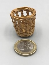 Sehr Kleiner Stroh Papierkorb