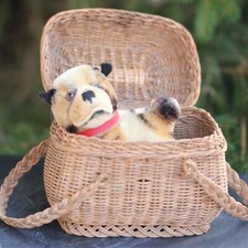Antike Puppenkorbtasche aus Frankreich 1890er Jahre für antike Puppe Jumeau mit Steiff Hund