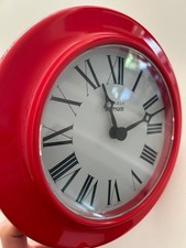 Kienzle Boutique Wanduhr rot