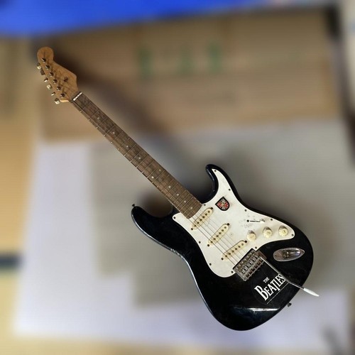Gitarre schwarz weiß - e,