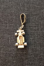 Goldener Kettenanhänger