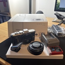 OLYMPUS Pen E-PL8 (schwarz) +