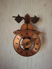 Antike Holzräderuhr, Nachbau mechanische Wanduhr aus Holz Vintage, Waagbalkenuhr