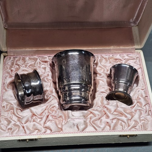 Versilbertes taufset becher - ,