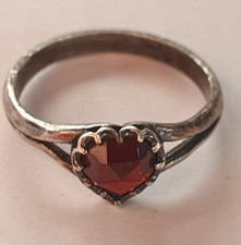 Granat-Schmuck - alter Silberring mit Stein, wohl Granat, in Herzform