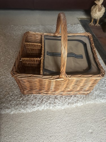 Vintage wein und picknickkorb - und,