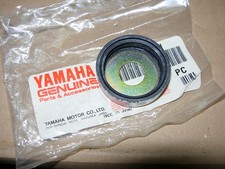 YAMAHA DT RD 80 125 LC  DT50R  YZ IT DT 1x STAUBDECKEL, SCHWINGE  COVER, THRUST