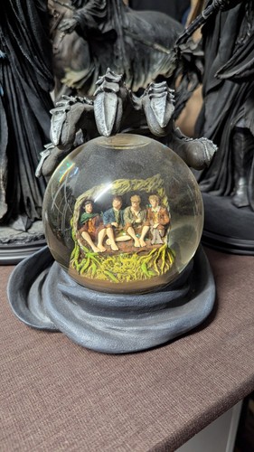 Neca snowglobe hobbits in - snowglobe, (hobbits