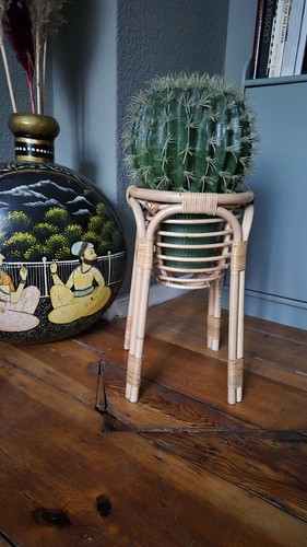 Boho blumenständer aus bambus - blumenständer,