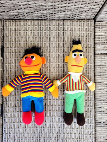 Ernie und bert plüschfiguren - und,