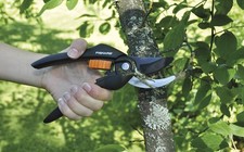 Fiskars SingleStep Bypass-Gartenschere Gartenwerkzeug Baumschere Schere
