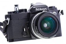 Nikon FE mit Nikon Nikkor 28