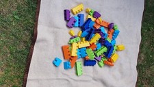 Bausteine aus Plastik für kleine Kinder