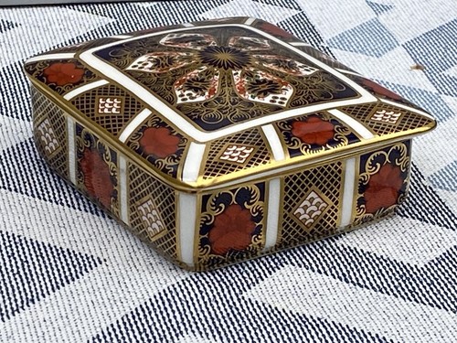 Royal crown derby - derby, imari