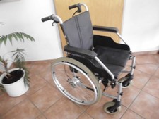 Gebrauchter Faltrollstuhl von  Meyra Typ  3.940 mit Sitzbreite  43 cm