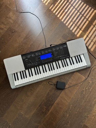 Casio electric keyboard - keyboard, w/