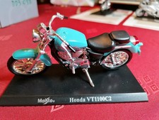Maisto 1:18 Motorradmodell Honda Shadow VT1100 C2 hellblau mit Typenblatt