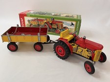 Kovap Traktor mit Anhänger rot/gelb mit OVP Maßstab 1:25 aus Blech