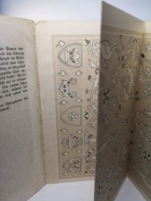 Auf Leinen gestickte