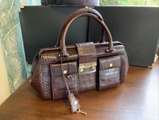 Escada, originelle Henkeltasche, Kroko-Optik, Leder geprägt, mit Anhänger, Neuw.