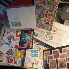 Über 400 Briefmarken Dachbodenfund Schatzkiste International, Ca. ca250 Marken,