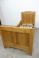 Antikes Bett aus Weichholz um