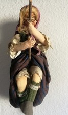 Hexe Puppe auf einem Besen 45