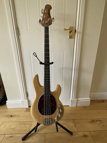 Ernie ball musicman stingray - ernie,