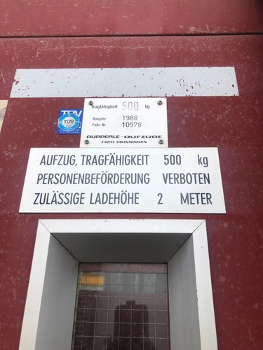 Aufzug lasten - -,