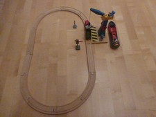 Brio Holzeisenbahn mit Hafenkran-Frachtschiff-Güterzug-Signale-Figuren- 21 Teile