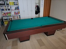 9 Fuß Billardtisch. Dreigeteilte Schieferplatte. Mit vollständigem Zubehör.